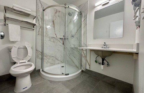 Paw Creek Hotel | Royal Inn Charlotte Airport Hotel
