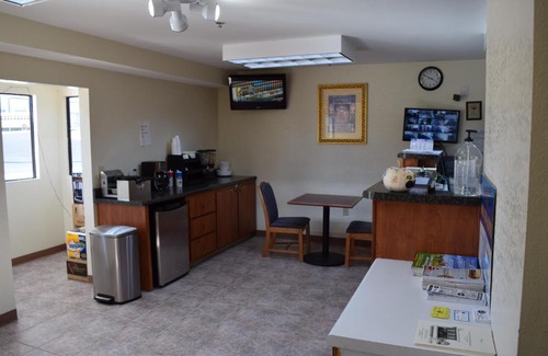 Douglasville Hotel | Royal Inn & Suites