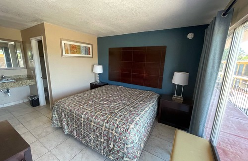 Boys Ranch Hotel | Royal Inn