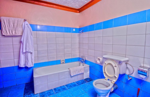Kampala Hotel | Royal Lake View Gardens