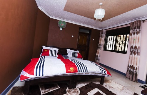 Kampala Hotel | Royal Lake View Gardens