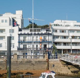 Cowes Hotel | Royal London Yacht Club
