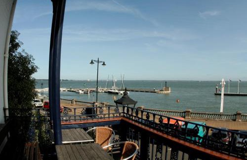 Cowes Hotel | Royal London Yacht Club