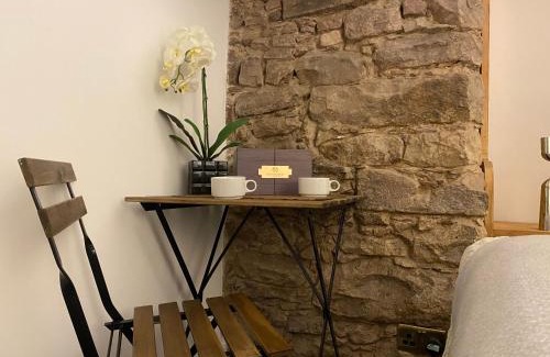 Old Town Apartment | Royal Mile Balconies by the Castle