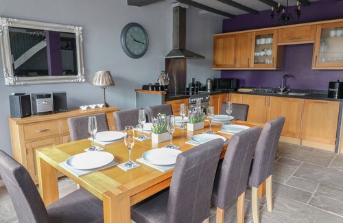 Newton Grange Cottage | ROYAL OAK, family friendly, character holiday cottage in Ashbourne