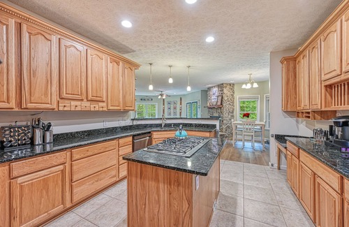 Cats Paw House | Royal Oaks Private Oasis - Lake Getaway