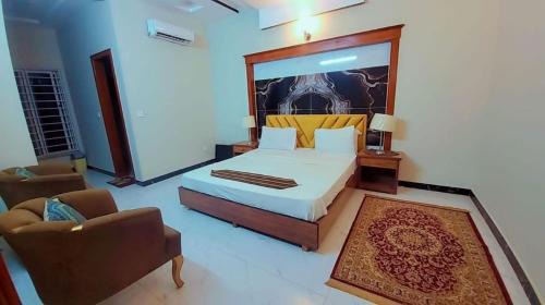 E-11 Sector House | Royal Palace G13