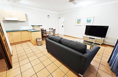 Cairns North Apartment | Royal Palm Villas Cairns