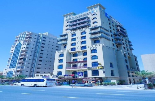 Naif House | Royal reflections king stay
