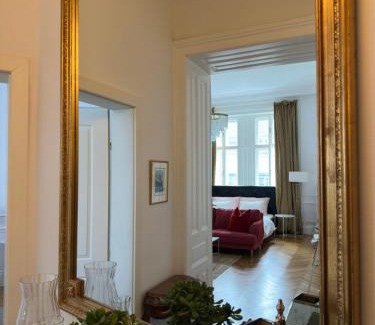 Rudolfsheim-Funfhaus Apartment | Royal Residence Schönbrunn
