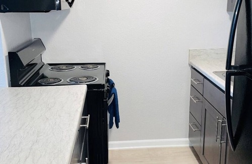 Kettering Apartment | Royal Retreat walk to the Greene Mall