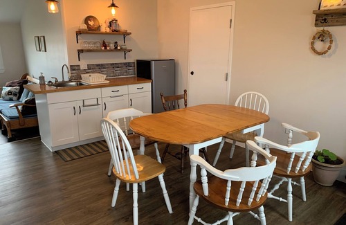 Milford House | Royal Road Retreat ~ Cheesemaker’s Loftn(sleeps 6 max)