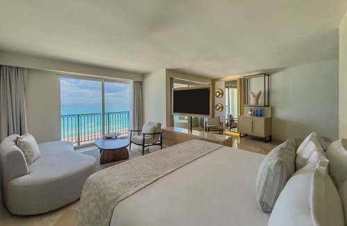Punta Cancun Resort | Royal Select at Grand Park Royal Cancun-All Inclusive-Adults Only