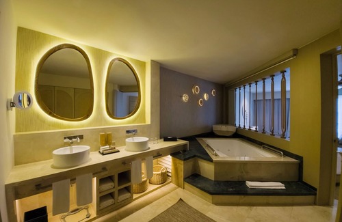 Punta Cancun Resort | Royal Select at Grand Park Royal Cancun-All Inclusive-Adults Only