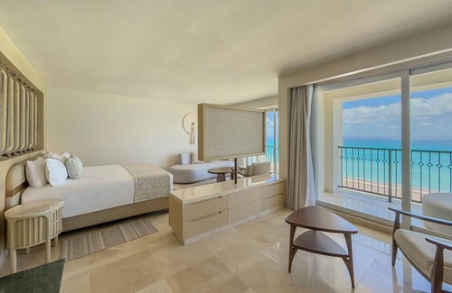 Punta Cancun Resort | Royal Select at Grand Park Royal Cancun-All Inclusive-Adults Only