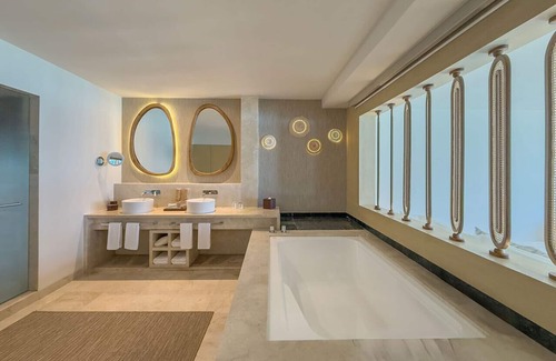 Punta Cancun Resort | Royal Select at Grand Park Royal Cancun-All Inclusive-Adults Only