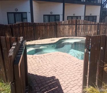 Downtown Johannesburg Bed & Breakfast | Royal Stina Hotel-style with Swimming pool