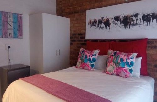 Downtown Johannesburg Bed & Breakfast | Royal Stina Hotel-style with Swimming pool