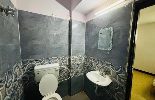 Sainik Farm Bed & Breakfast | Royal Villa in Ghitorni