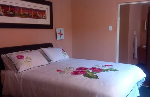 Germiston Apartment | Royal Villa