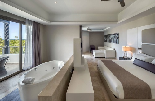 Punta Cana Resort | Royalton CHIC Punta Cana, An Autograph Collection All-Inclusive Resort & Casino – Adults Only