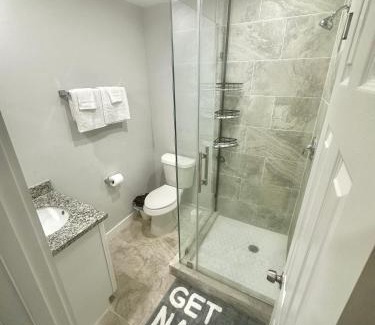 Northside House | RoyceLuxe KingSuite Vacation Home