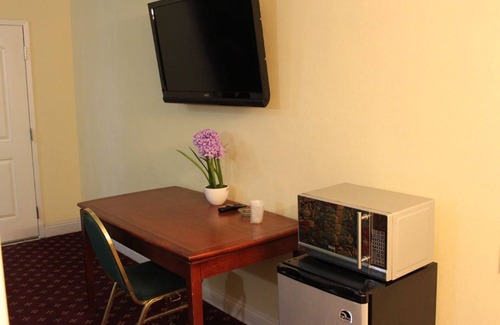 Pomona Hotel | Royla Motel