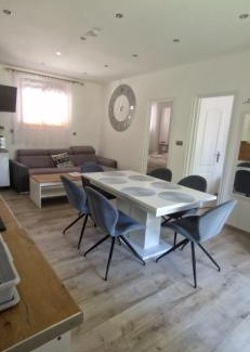 Csopak Apartment | Rozmaring Apartman Csopak