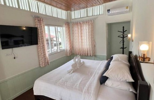 Wat Bowon Niwet Hotel | RQ THEVA Heritique Baan Praya Dinsor Road