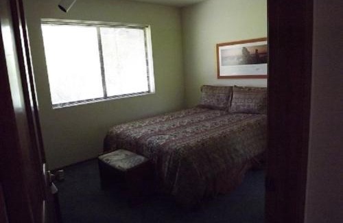 June Lake Apartment | Rr-edgewater01