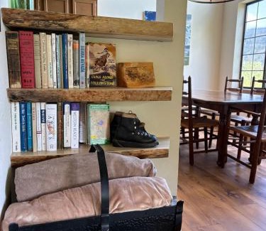 June Lake Apartment | Rr-edgewater09