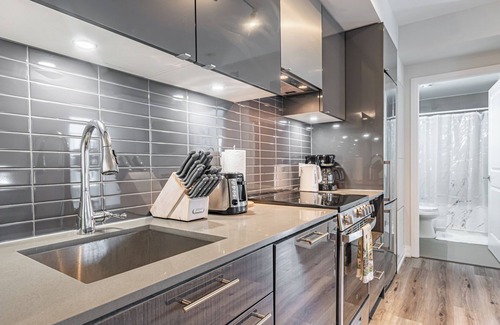 Garden District Apartment | RS Suites - Eaton Centre