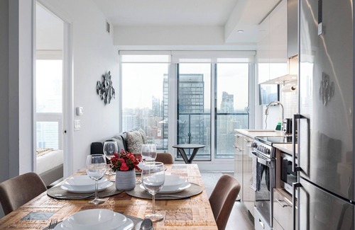 Garden District Apartment | RS Suites - Eaton Centre