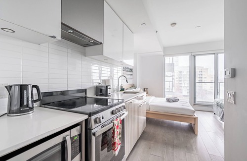 Garden District Apartment | RS Suites - Eaton Centre