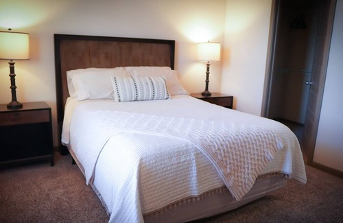 Durham Apartment | RTP Condo near RDU airport + Pool & Amenities