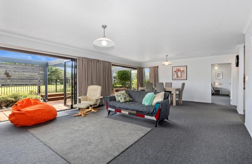 Ruakaka House | Ruakaka River Retreat - Ruakaka Holiday Home