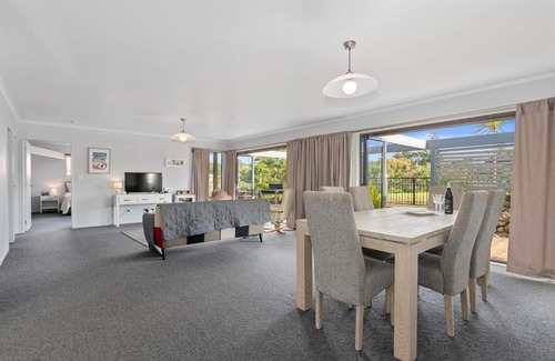 Ruakaka House | Ruakaka River Retreat - Ruakaka Holiday Home