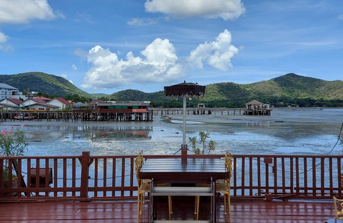 Bang Sare Villa | Ruantalay Bangsaray Resort