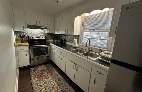 Whiteville Apartment | Ruben Brown House Bungalow