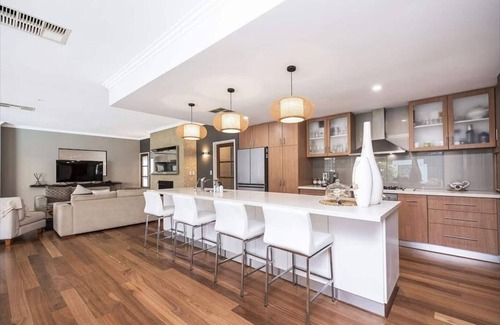 Iluka House | Rubi's Coastal Retreat by Swanbnb Management