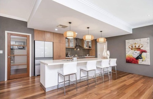 Iluka House | Rubi's Coastal Retreat by Swanbnb Management