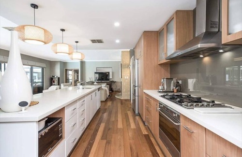 Iluka House | Rubi's Coastal Retreat by Swanbnb Management