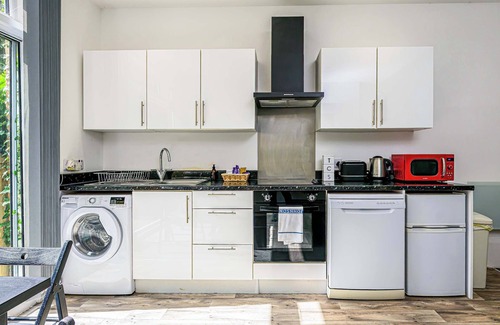 Moseley Apartment | Ruby Suite Moseley Mews by StayStaycations