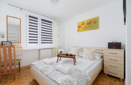 Lagiewniki Apartment | Ruczaj Apartment Cracow Dębniki by Noclegi Renters