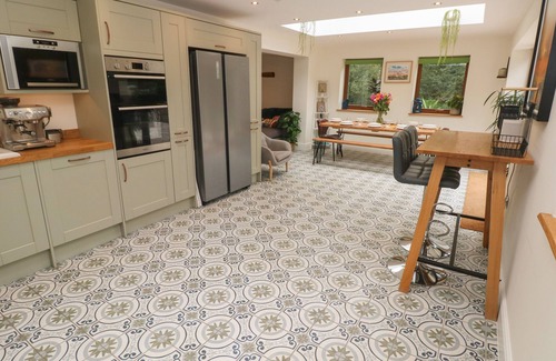 Haverfordwest House | RUDBAXTON WATER, pet friendly, with hot tub in Haverfordwest