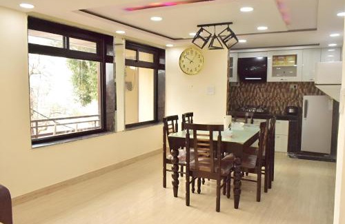 The Mall Road Villa | Rudhraksh Villa 4BR- Perfect Vacay Villa