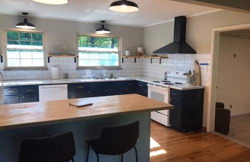Knoxville House | Ruggles Ferry · Quiet Country Home, Convenient to Downtown Knox