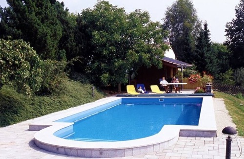 Ebersdorf Apartment | Ruhig gelegene Ferienwohnung mit beheiztem Pool