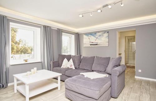 Bergen auf Ruegen Apartment | Ruhig und idyllische Lage, strandnah, gratis Nutzung vom AHOI Erlebnisbad und Sauna in Sellin - Gutshaus Silvitz FeWo 02