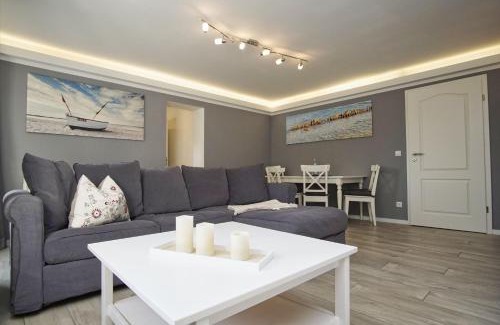 Bergen auf Ruegen Apartment | Ruhig und idyllische Lage, strandnah, gratis Nutzung vom AHOI Erlebnisbad und Sauna in Sellin - Gutshaus Silvitz FeWo 02